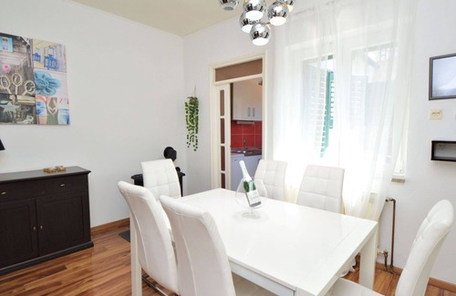 Sibenik House | Stunning private villa for 5 guests with WIFI, A/C, TV, terrace and parking