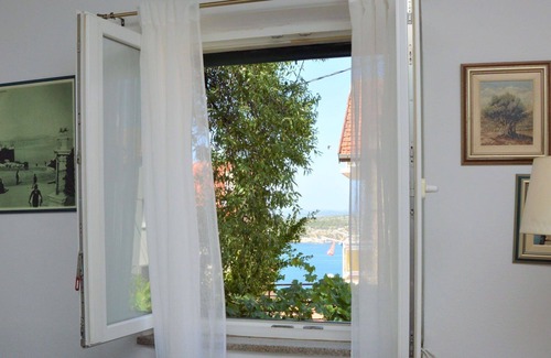 Sibenik House | Stunning private villa for 5 guests with WIFI, A/C, TV, terrace and parking