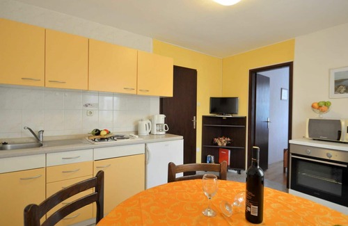 Mali Vareski House | Stunning private villa for 4 guests with WIFI, A/C, TV, terrace, pets allowed and parking