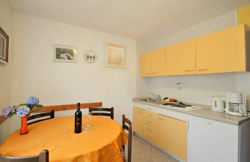 Mali Vareski House | Stunning private villa for 4 guests with WIFI, A/C, TV, terrace, pets allowed and parking