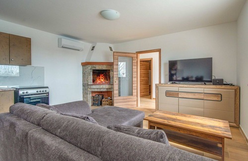 Viskovo House | Stunning private villa for 10 people with A/C, WIFI, private pool, TV and terrace