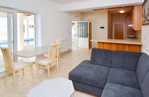 Zaton House | Stunning private villa for 14 people with WIFI, hot tub, private pool, A/C, TV, terrace and park.