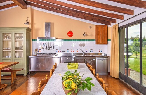Porrena Villa | Stunning private villa with private pool, WIFI, TV, patio, pets allowed and panoramic view