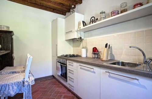 Cortona Villa | Stunning private villa for 11 people with WIFI, hot tub, A/C, private pool, sauna and TV