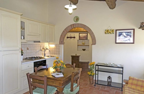 Cortona House | Stunning private villa with WIFI, pool, TV, terrace, pets allowed, panoramic view and parking