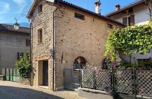 Feltre House | Stunning private villa for 4 people with A/C, WIFI and TV