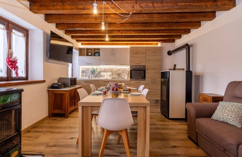 Savogna House | Stunning private villa for 5 guests with balcony, pets allowed and parking