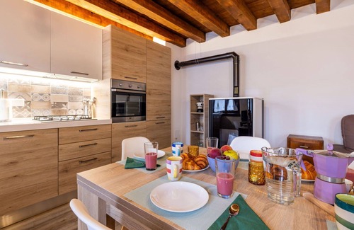 Savogna House | Stunning private villa for 5 guests with balcony, pets allowed and parking