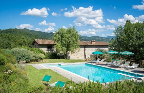 Vicchio Villa | Stunning private villa with private pool, WIFI, TV, patio, pets allowed and panoramic view