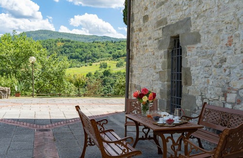 Vicchio Villa | Stunning private villa with private pool, WIFI, TV, patio, pets allowed and panoramic view