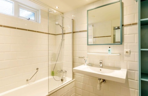 America House | Stunning private villa for 2 people with WIFI, pool, hot tub, TV, terrace and parking