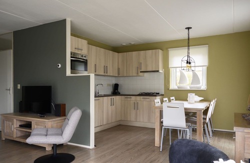 Eernewoude House | Stunning private villa for 8 guests with WIFI, TV, terrace and parking