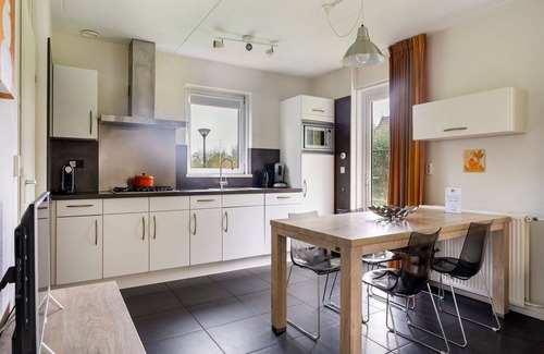 Eernewoude House | Stunning private villa for 5 guests with WIFI, TV, patio and parking