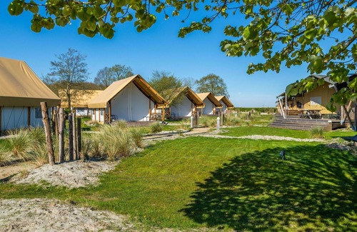 Biddinghuizen House | Stunning private villa for 8 guests with pool, WIFI, TV and terrace