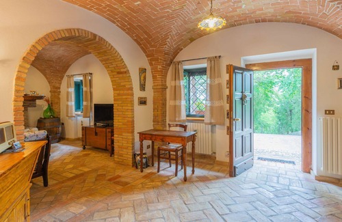 Penne House | Stunning private villa with WIFI, private pool, A/C, TV, patio, pets allowed and parking
