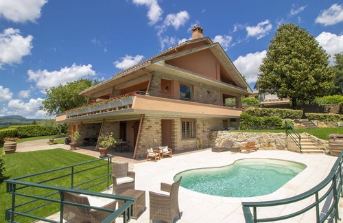 Sutri Villa | Stunning private villa with WIFI, A/C, private pool, TV, terrace, pets allowed and parking
