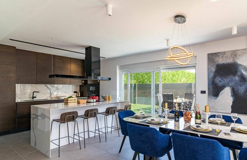 Dajla Villa | Stunning private villa with A/C, WIFI, private pool, hot tub, TV, patio, panoramic view and park.
