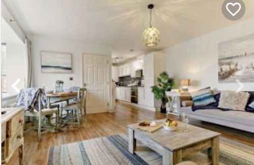 Charlestown House | Stunning property in amazing location near harbour/beach!