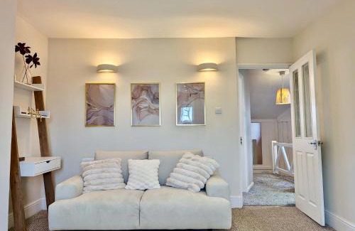 West Finchley Apartment | Stunning Property with Garden and Parking