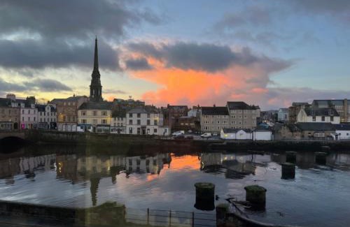 Ayr Apartment | Stunning Refurbished 1 Bedroom, Harbour Apartment.