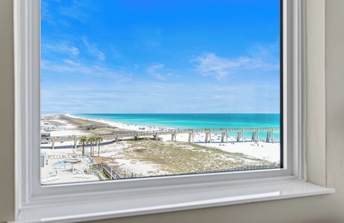 Navarre Beach Condo | Stunning Regency end unit with beach service!
