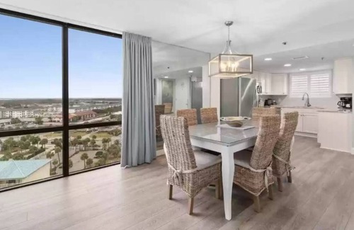 Destin Condo | Stunning Remodel*Panoramic Views*Heated Pool/Spas