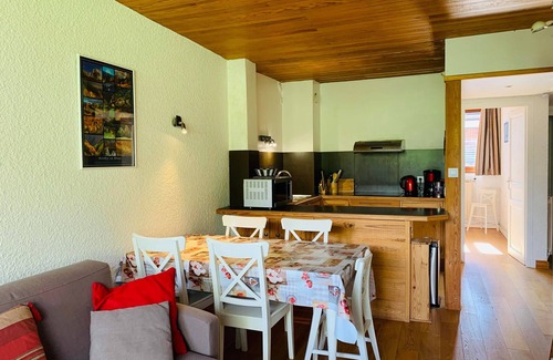 Pra Loup Apartment | Stunning Renovated Apartment, 2 Large Bedrooms, Balconies Overlooking Slopes, Near Shops in Pra Loup