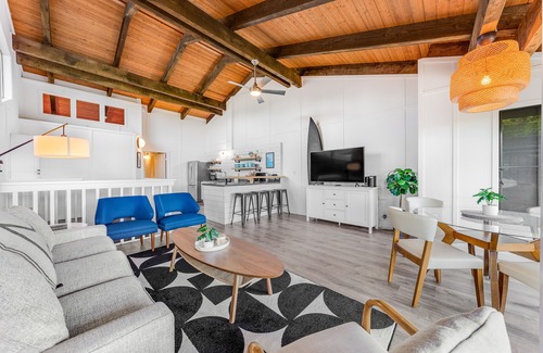 Princeville Condo | Stunning renovated condo with partial ocean view, onsite pool - walk to beach