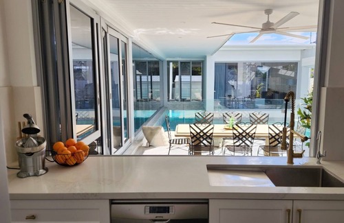 Shell Cove House | Stunning Resort Style Spa & Sauna Retreat (kid friendly) in Shell Cove