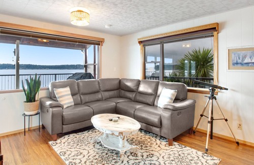 Anderson Island House | Stunning retreat with firepit, large deck & views of Puget Sound