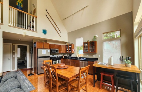 Girdwood Cabin | Stunning retreat near the slopes w/private sauna, gas grill, & spacious deck
