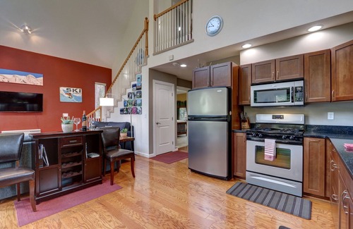Girdwood Cabin | Stunning retreat near the slopes w/private sauna, gas grill, & spacious deck