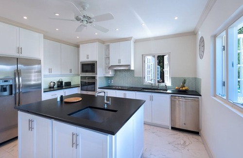 Folkestone Villa | Stunning Retreat with Pool Near Beach - Porters Villa