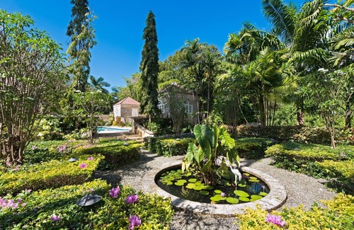 Folkestone Villa | Stunning Retreat with Pool Near Beach - Porters Villa
