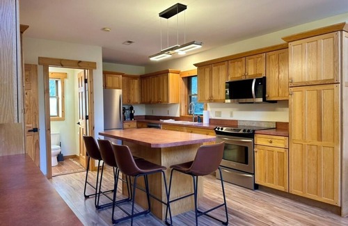 Tamassee Cottage | Stunning River-Side Cottage with Fire Pit!