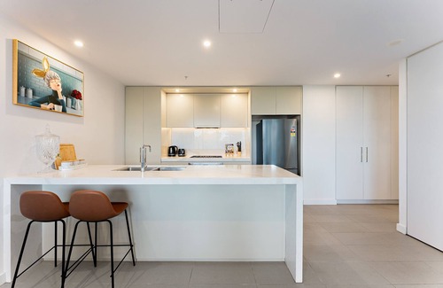 Tempe Apartment | Stunning Riverview 3Bedroom Apt/Wolli Creek/Great Transport links/Free Parking