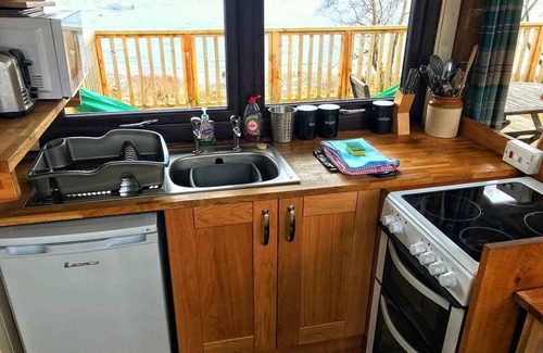 Taynuilt Cabin | Stunning Romantic Lakeside Private Cabin - Hot Tub & Cosy Fireplace