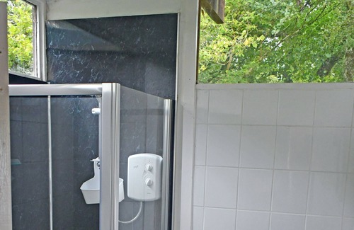 Taynuilt Cabin | Stunning Romantic Lakeside Private Cabin - Hot Tub & Cosy Fireplace