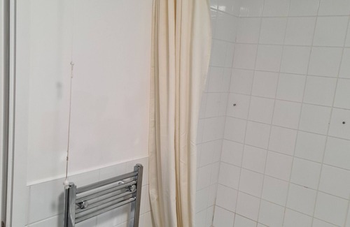 Nine Elms House | Stunning room with a shared bathroom near U.S EMBASSY & CENTRAL LONDON