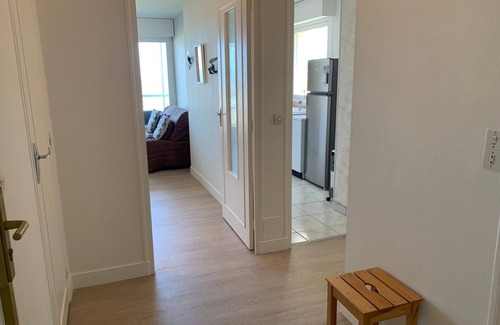 Le Home Apartment | Stunning Sea View Apartment in Varaville – Beachfront Loggia, Sleeps 4
