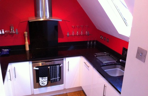 Swanage Apartment | Stunning sea view apartment with parking. Couples, families & beach 2-Min. walk.