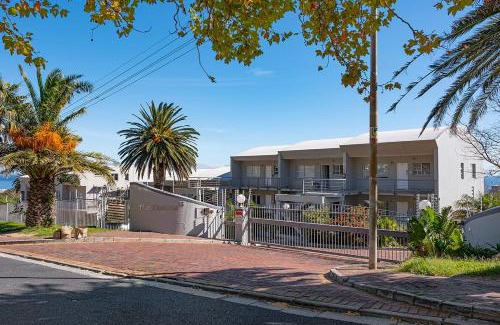 Camps Bay Apartment | Stunning Sea View Apartment - Camps Bay