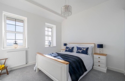 Gosport Apartment | Stunning Sea View Luxury Apartment