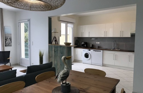 Pontaillac Villa | Stunning sea view ROYAN PONTAILLAC, 4 bedrooms, 2 showers, 1 bath, 4 nights mini