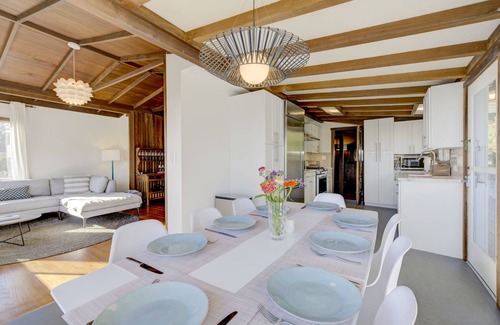 Stinson Beach House | Stunning Sea Views Steps to Stinson Beach + Townn