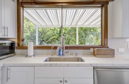 Stinson Beach House | Stunning Sea Views Steps to Stinson Beach + Townn