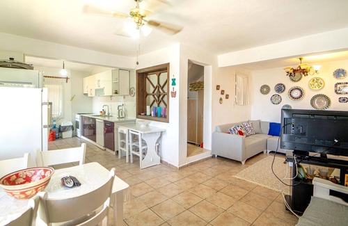 Dagbelen Villa | Stunning Sea View Villa w Garden, 5 min to Beach