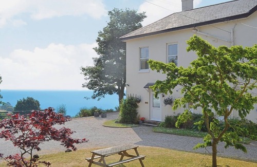 Torquay Apartment | STUNNING SEA VIEWS OVER THE BAY