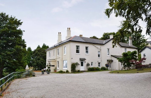 Torquay Apartment | STUNNING SEA VIEWS OVER THE BAY