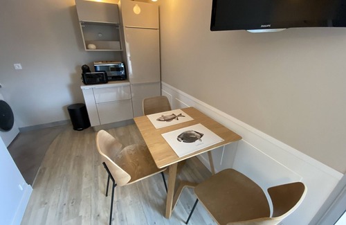 Arcachon Apartment | Stunning Seafront Studio for 3, Newly Renovated, Parking Included
